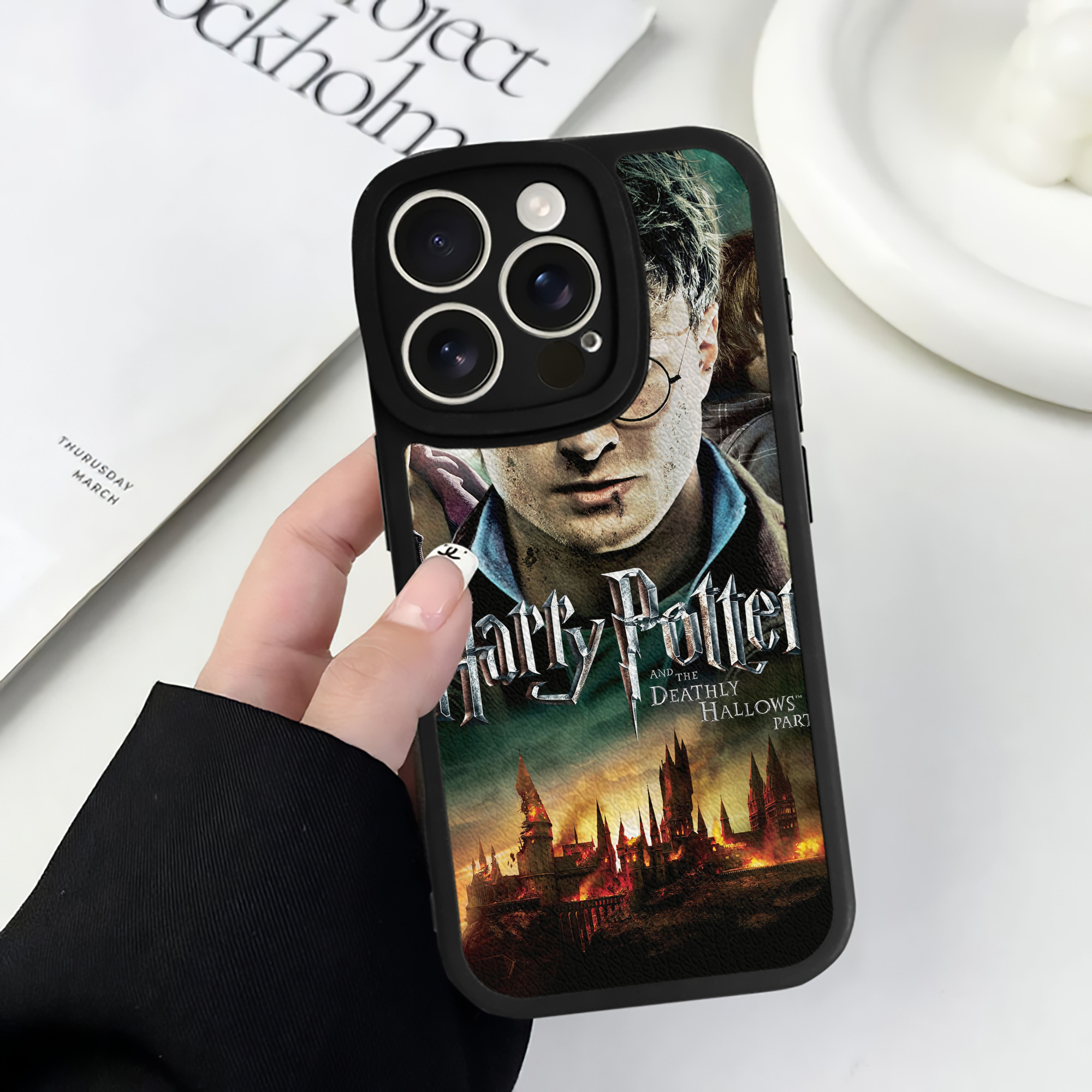 （画像用） Harry Potter ハリー・ポッターシリーズ 【iPhone 16シリーズ対応】シリコンスマホケース（レザー調） 材質：シリコン